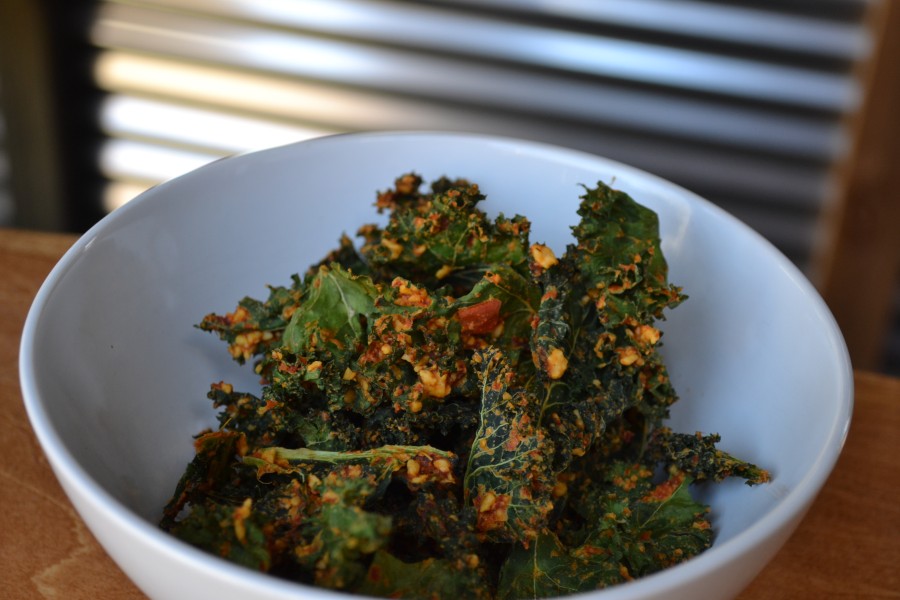 Kale chips in a bowl